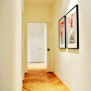  Apartment Bonusfeature Germany