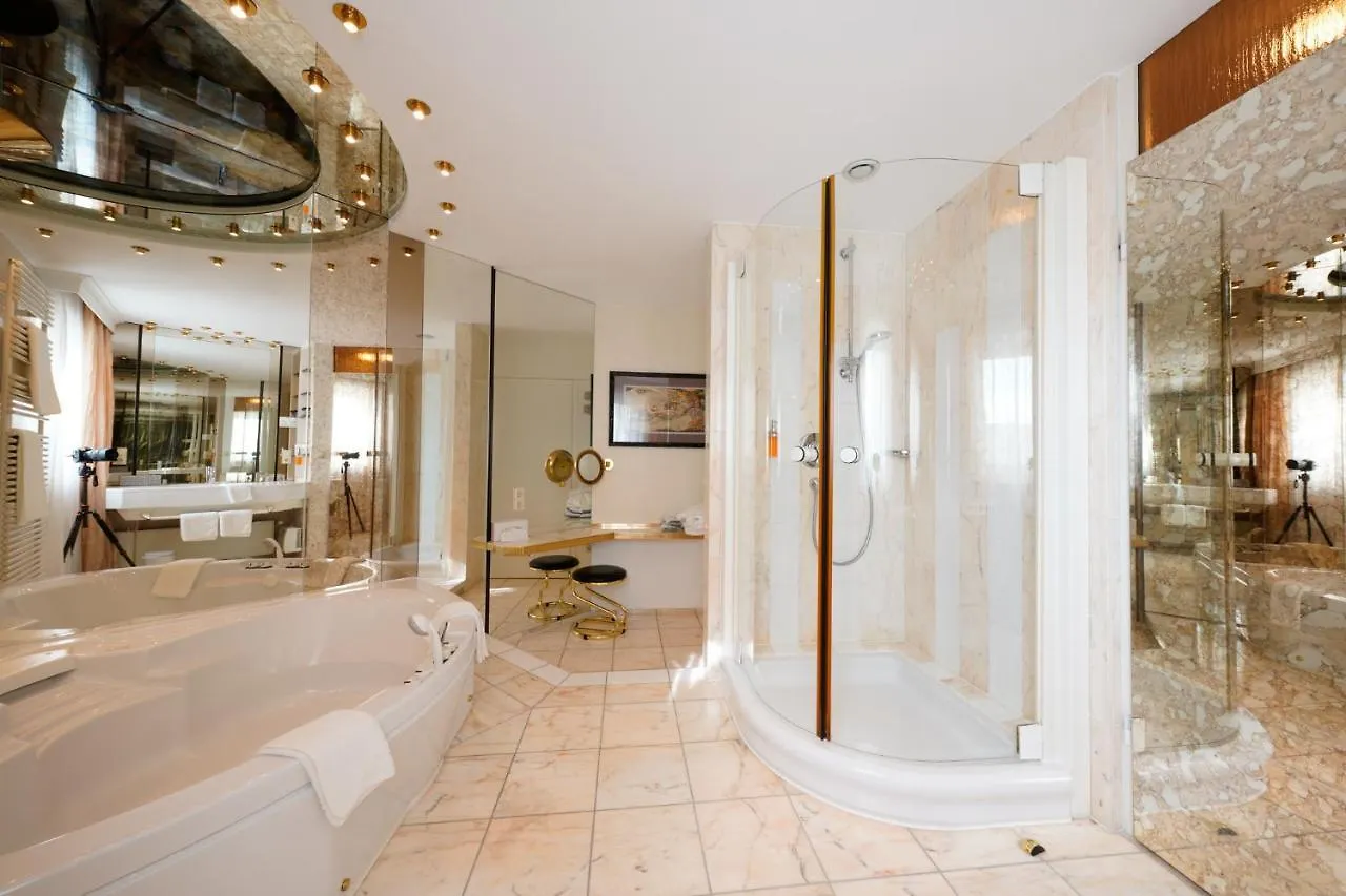 Hotel Bayerischer Hof Bayreuth 4*,
